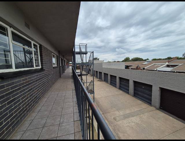 2 BEDROOM FLAT FOR SALE IN THREE RIVERS